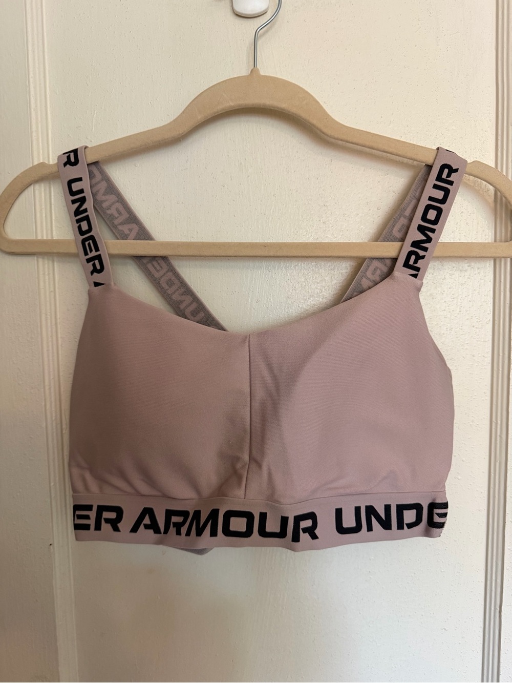 Under Armour Women's Light Pink Racerback Sports Bra. Great condition. Size L